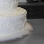 Torta multipiano con alzata in polistirolo a base circolare