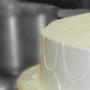 Torta multipiano con alzata in polistirolo a base circolare